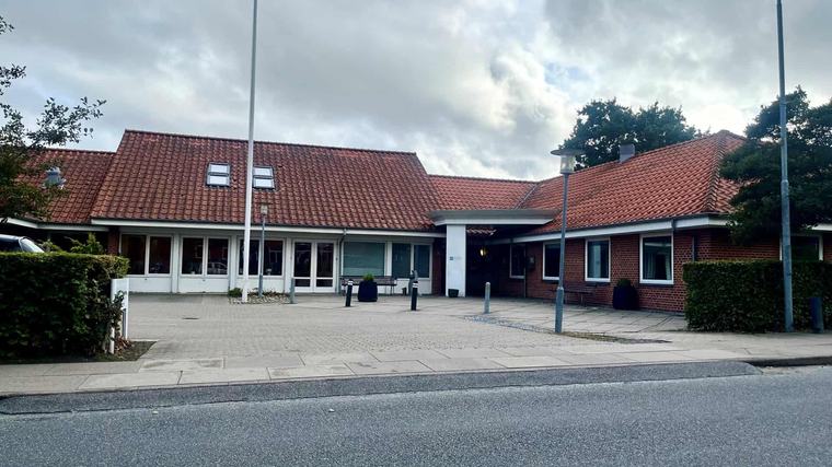 Familiens mareridt på kommunalt plejehjem: Dement mor låst inde på sin stue