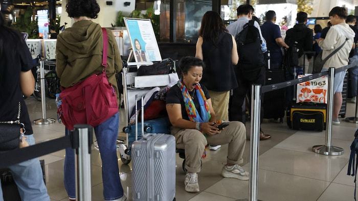 Indonesien genåbner lufthavne efter vulkanudbrud