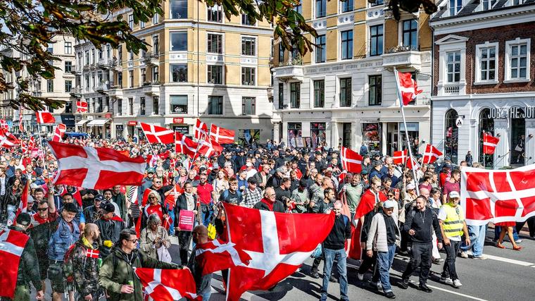 Michael og Dorthe deltog i demonstration for danske værdier: 'Der bliver taget for meget hensyn til muslimerne'