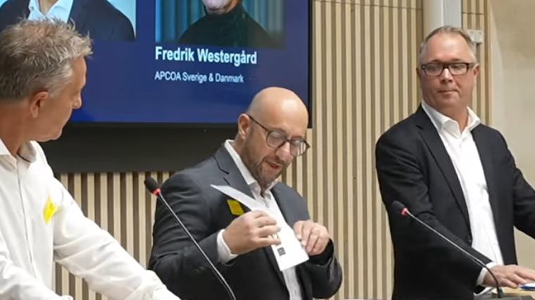 Samfund Parkerings-bosser grillet under offentlig høring