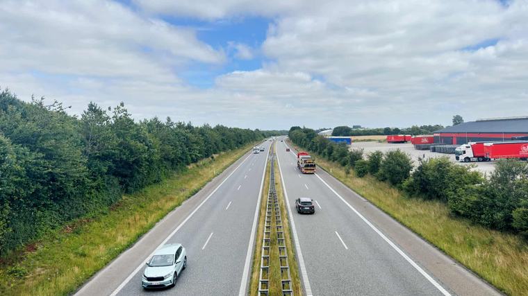 Esbjerg Uheld på motorvejen gav kø: Begge spor var spærret